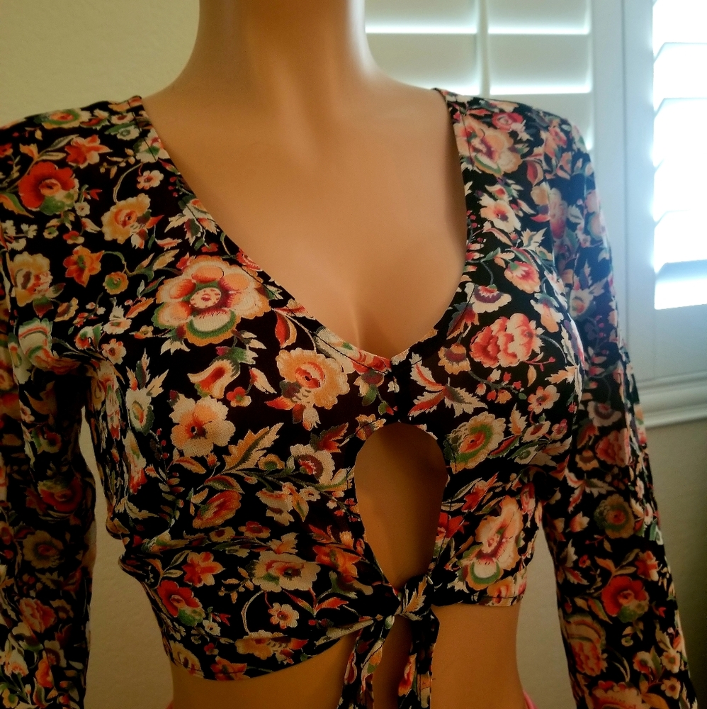 LISAKAI TIE FRONT FLOWERED TOP